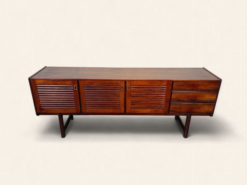 E125 - Beautiful MCM Mcintosh Rosewood Console, 3 door 3 drawer
