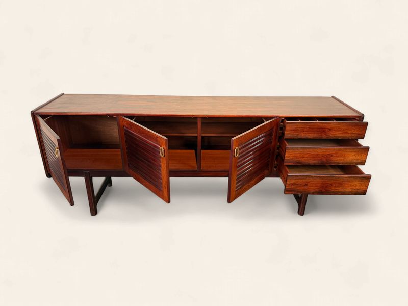 E125 - Beautiful MCM Mcintosh Rosewood Console, 3 door 3 drawer