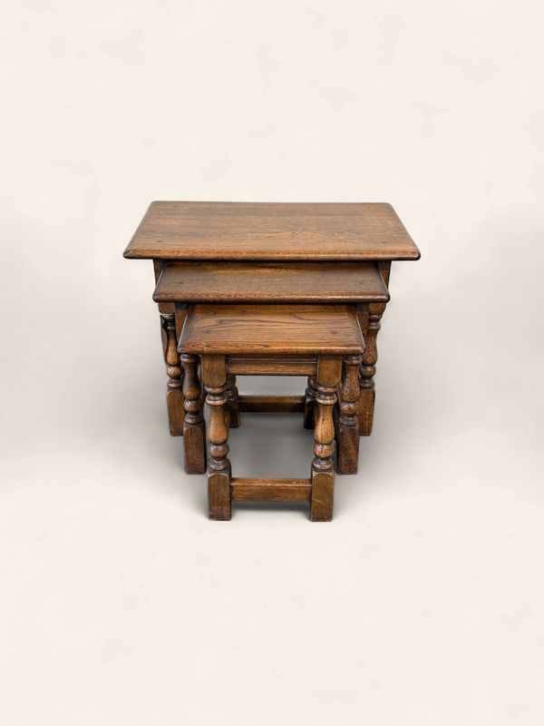 E102 - Oak Nest Set of 3 Oak Tables with turned legs, circa 1940s