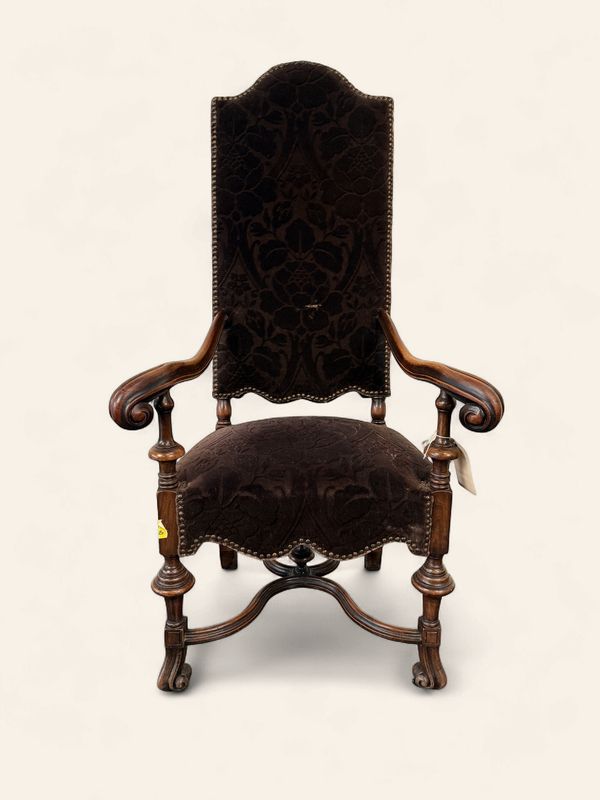 O94 - Baroque style stately throne chair with fabulous frame (sold as is)
