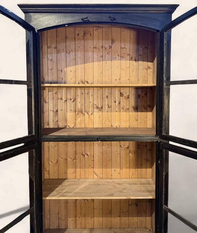 O126 - Contemporary 4 door cupboard with natural interior