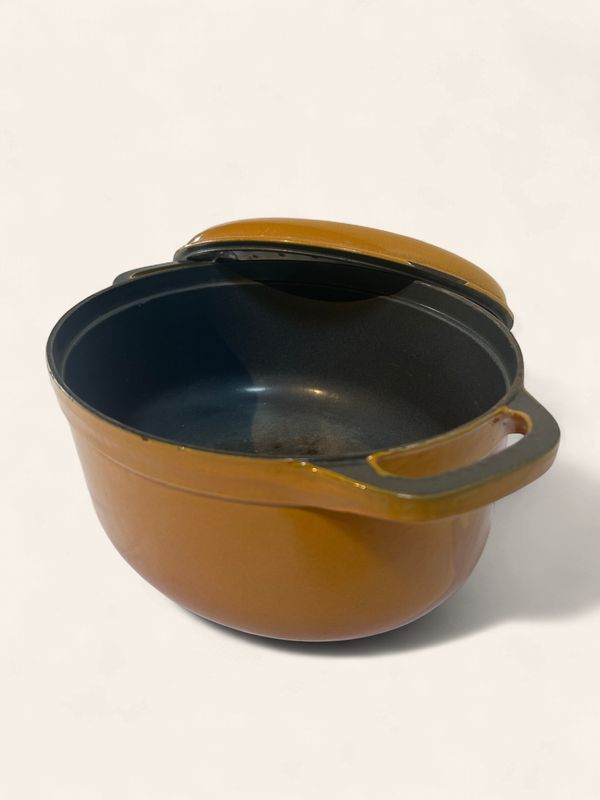 P222 - Cast Iron Enamel Casserole List