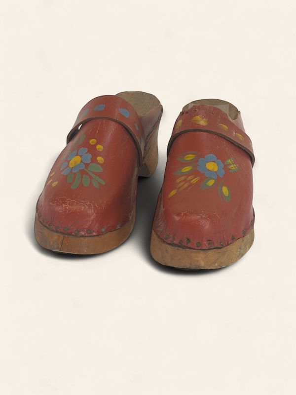 P23 - Little Dutch Clogs