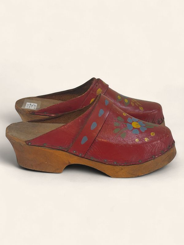 P23 - Little Dutch Clogs