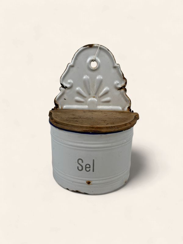 P207 - Enamel Wall Mounted Salt Cellar