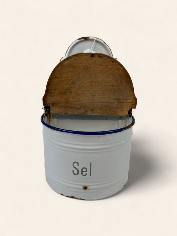 P207 - Enamel Wall Mounted Salt Cellar