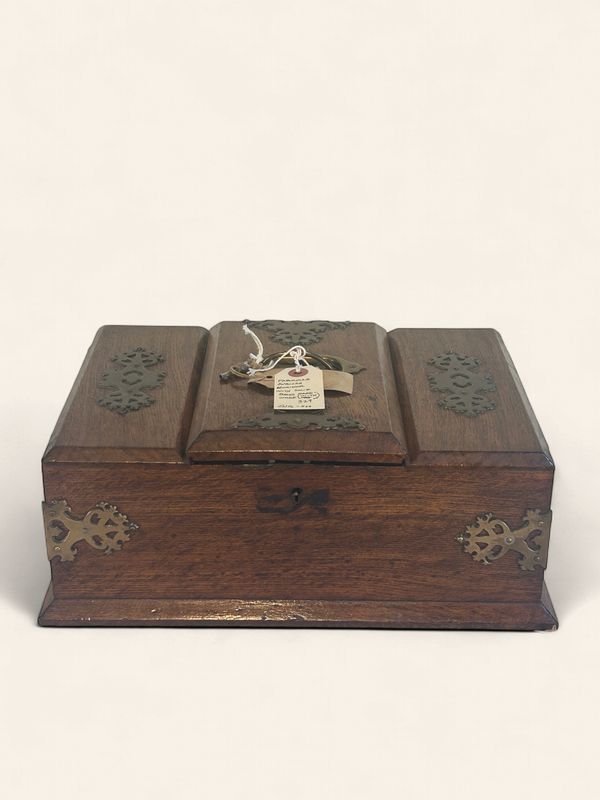 P227 - Humidor with Brass Hardware