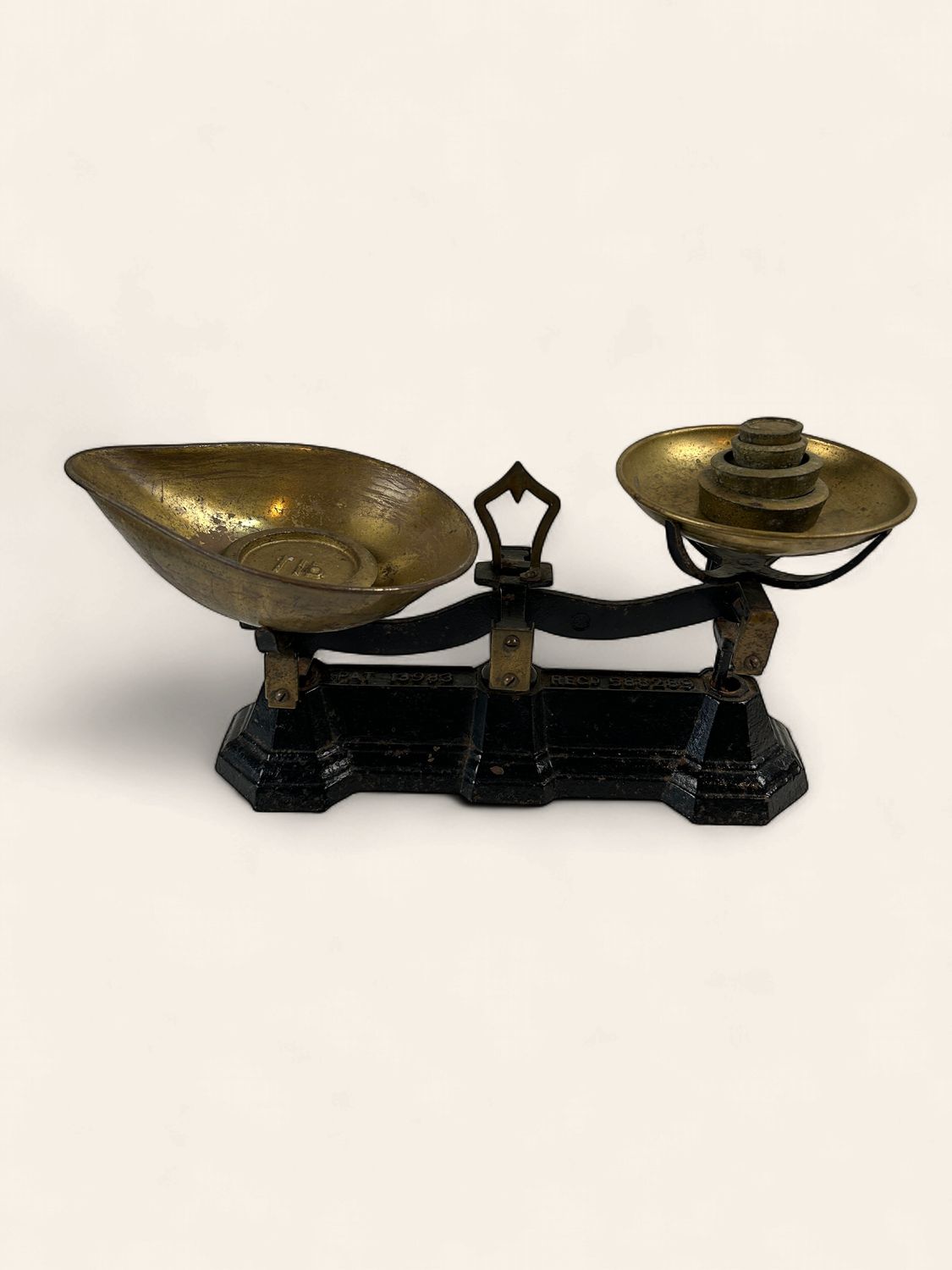 P291 - Scale with Pans and Weights
