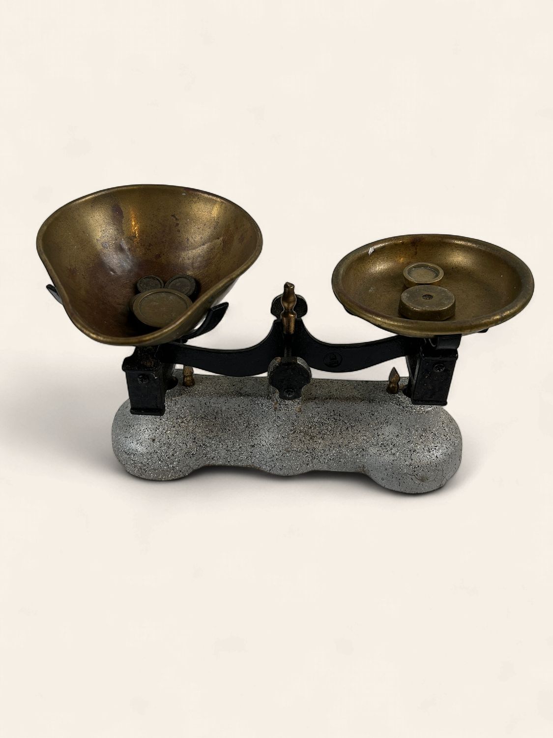 P290 - Scale with Pans and Weights