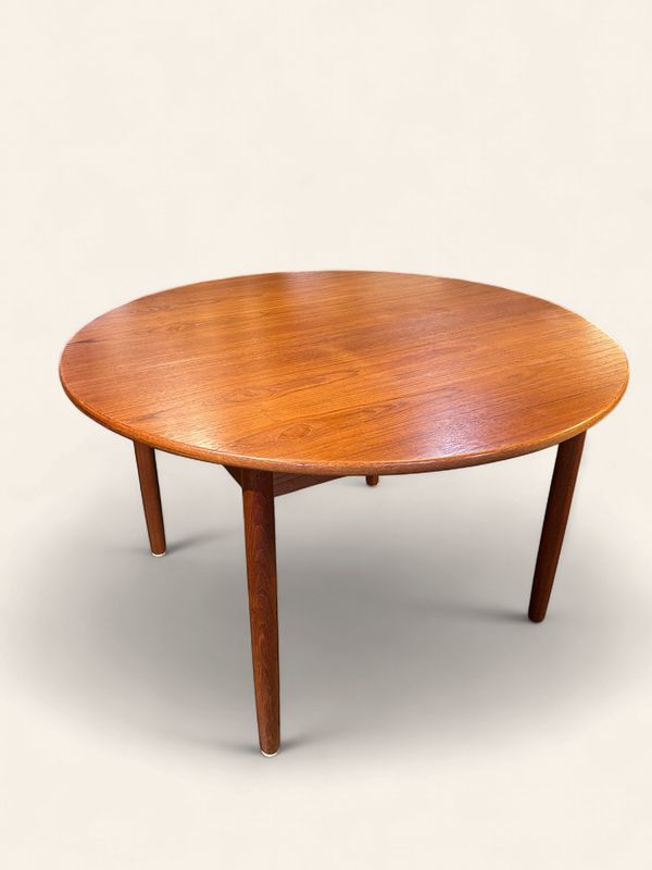 E129 - Very classic MCM Teak Dining table shown with pop up leaf as oval or go to round when leaf stowed