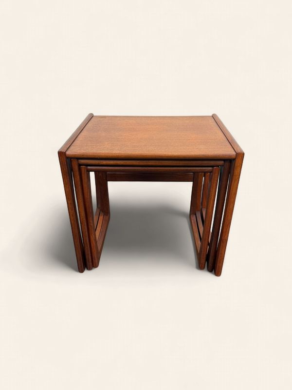 E133 - Teak MCM Nesting Set