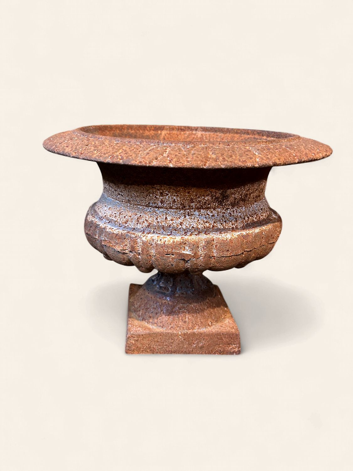 O140 - Iron Planter Pots