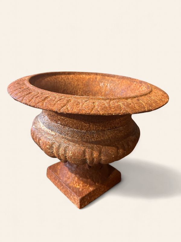 O140 - Iron Planter Pots