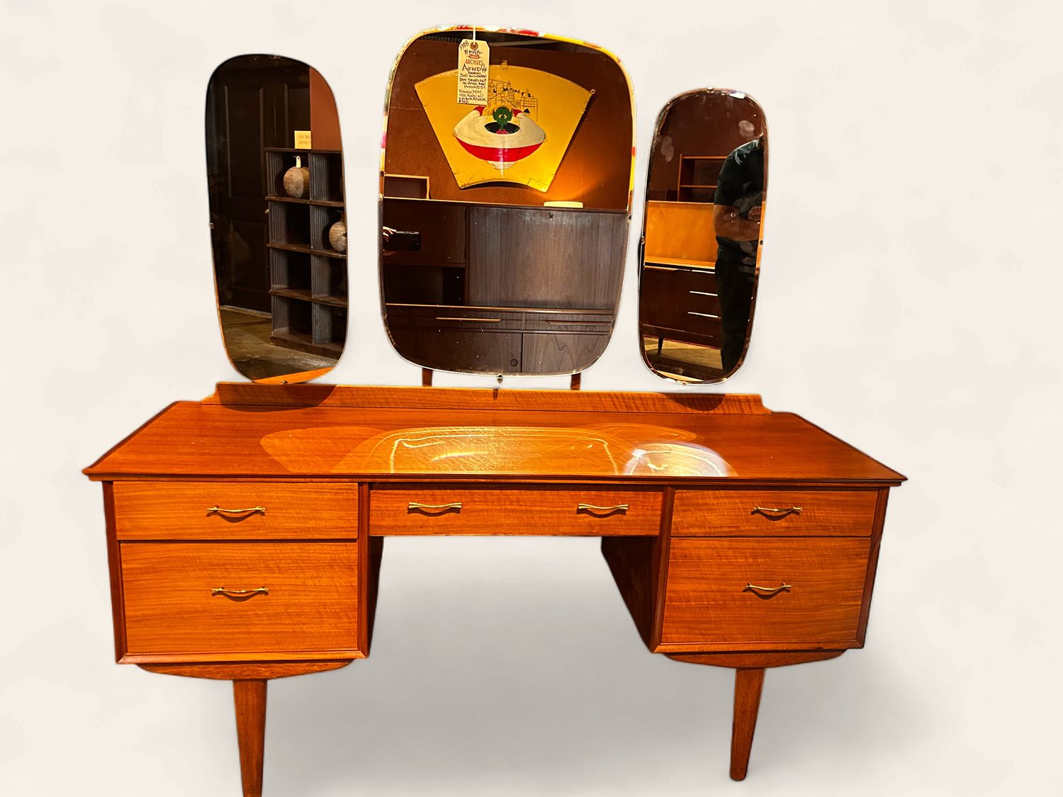 E156 - Fabulous MCM Teak Vanity with mirror (Alfred Cox furniture sold in department stores such as Heals and Hounds)