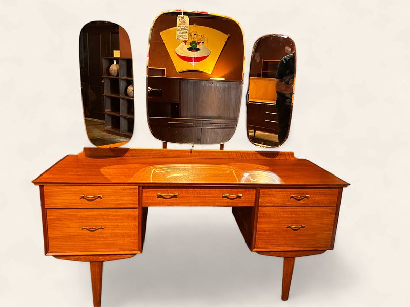 E156 - Fabulous MCM Teak Vanity with mirror (Alfred Cox furniture sold in department stores such as Heals and Hounds)
