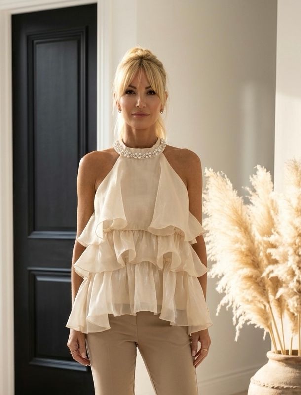 Beż bluzka VOLUME z falbanami, zwiewny top z perełkami i połyskiem