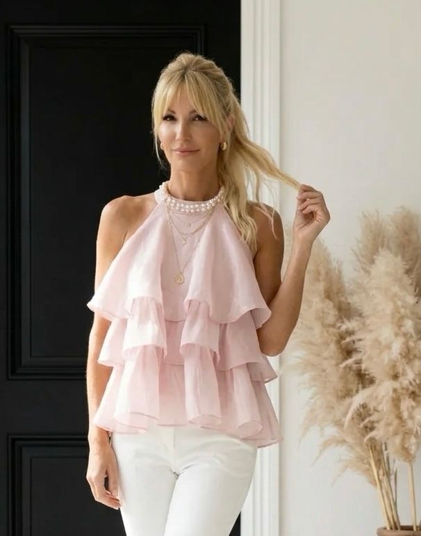 Różowa bluzka VOLUME z falbanami, zwiewny top z perełkami i połyskiem