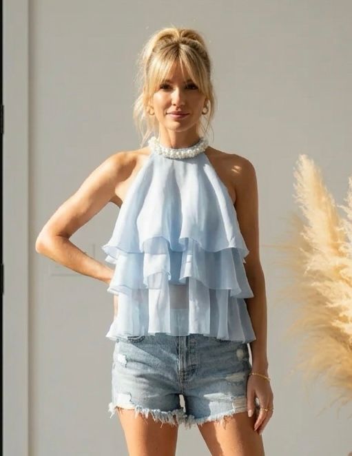 Błękitna bluzka VOLUME z falbanami, zwiewny top z perełkami i połyskiem