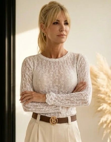 Koronkowa Bluzka Biała z różyczkami Bibione - Biała Elegancja z Koronki