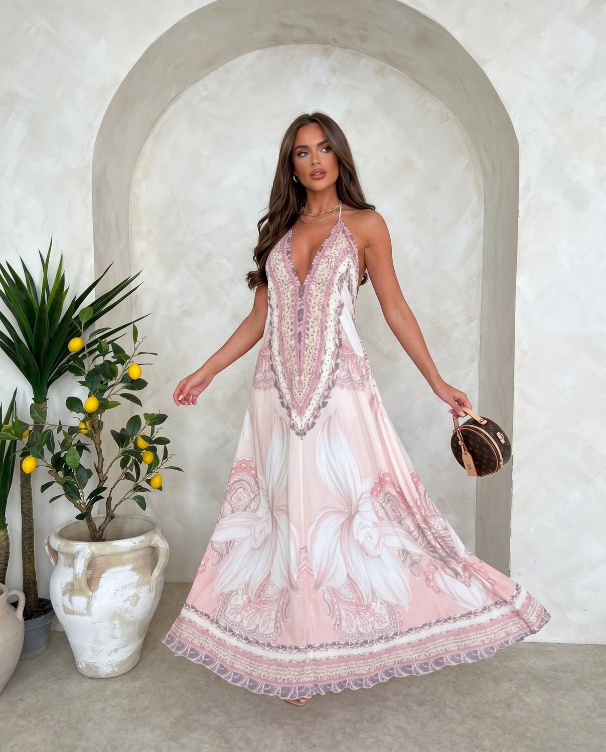 Luksusowa Sukienka Maxi Halter w Wzór Różowy Kwiat – Sukienka Plażowa Premium