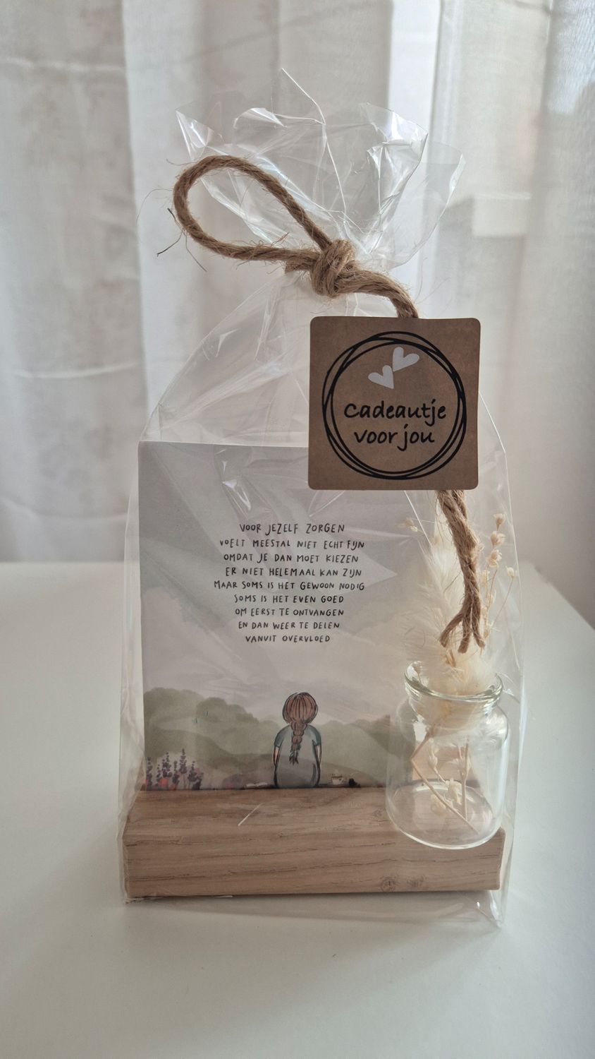 Cadeausetje 'liefdevol kaartje in standaard'