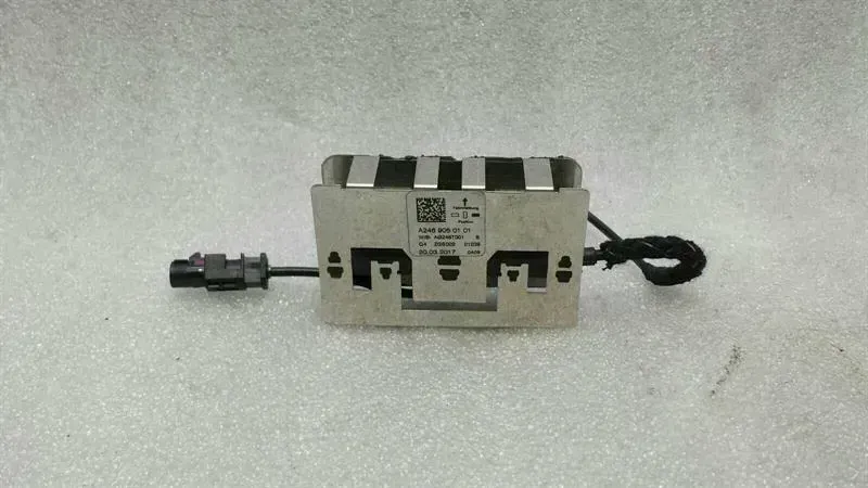 Mercedes A Class W176 Aerial / Antenna A2469050101 Antenna Amplifier