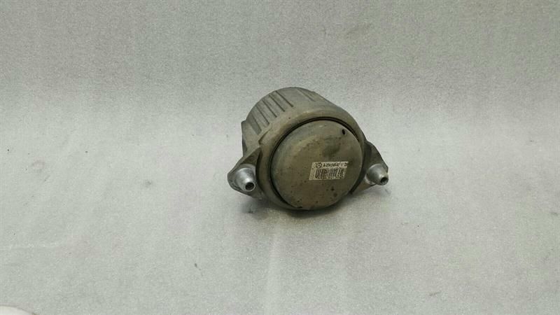 Mercedes C Class W204 Engine Mount A2042400217 Engine Mount