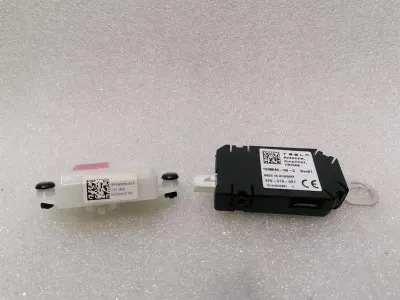 Tesla Model 3 Standard Range Aerial / Antenna 1098046-00-C Antenna Amplifier
