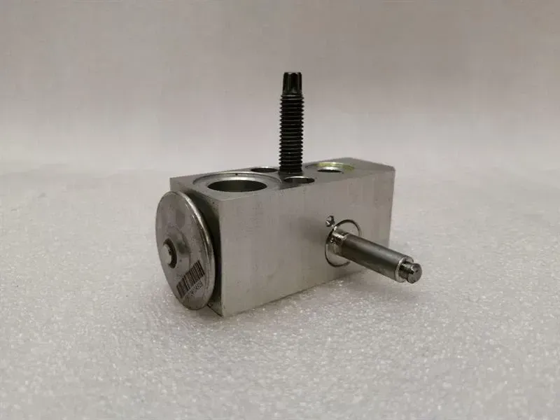 Tesla Model 3 A/C Conditioner Valve 1101878-00-A Valve