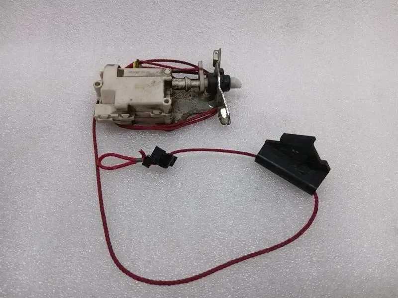 Ferrari F8 F142MFL Fuel Cap Actuator 85143200