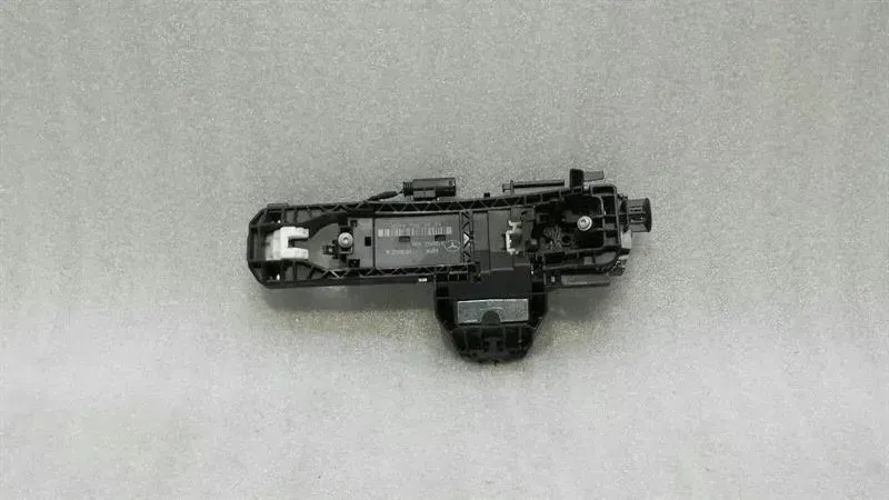 Mercedes CLS W218 door handle carrier front A2047602334 FLH door handle carrier