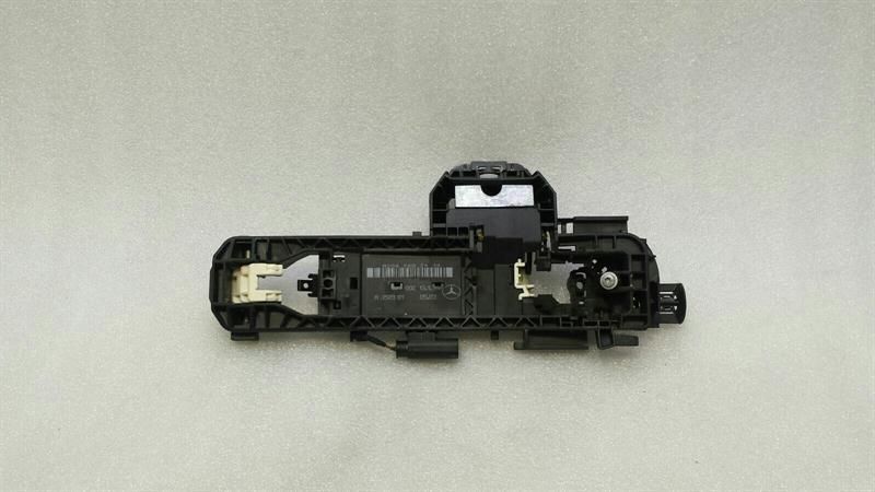 Mercedes CLS W218 door inner handle A2047602434 interior door handle front right