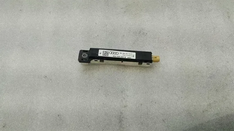 Audi S3 8V A3 Aerial / Antenna 8V4035225B Antenna Amplifier