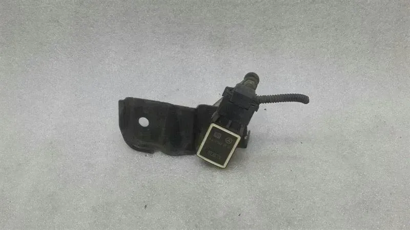 Mercedes S-class W221 right xenon level sensor A2213270240 level sensor right