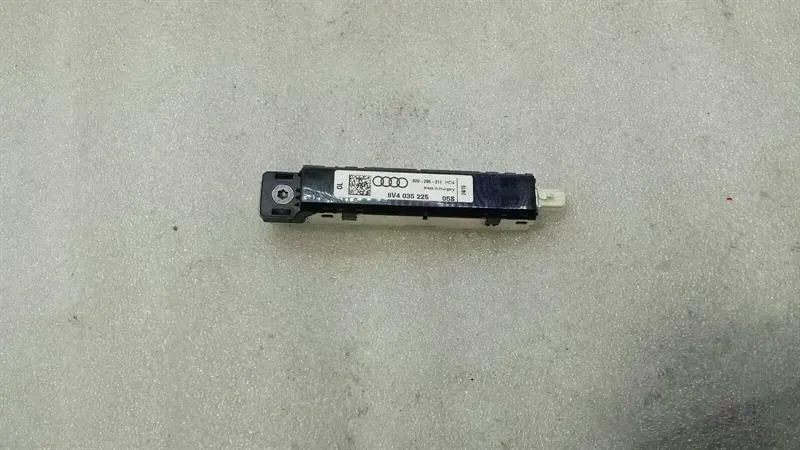 Audi S3 8V A3 Aerial / Antenna 8V4035225 Antenna Amplifier
