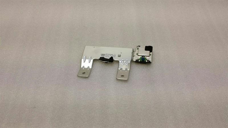 Audi A1 8X Aerial / Antenna 8X0035503B Antenna