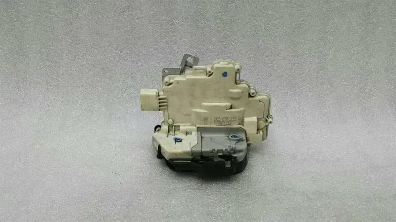 Audi RS4 8E B7 A4 RHD front left door lock 8E2837015AA right handlebar