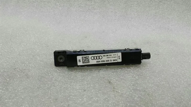 Audi RS3 8V Aerial / Antenna 8V4035225D Antenna-