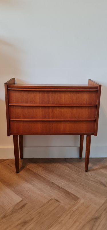 Mid-century modern chest of drawers / nightstand with a timeless Scandinavian design.