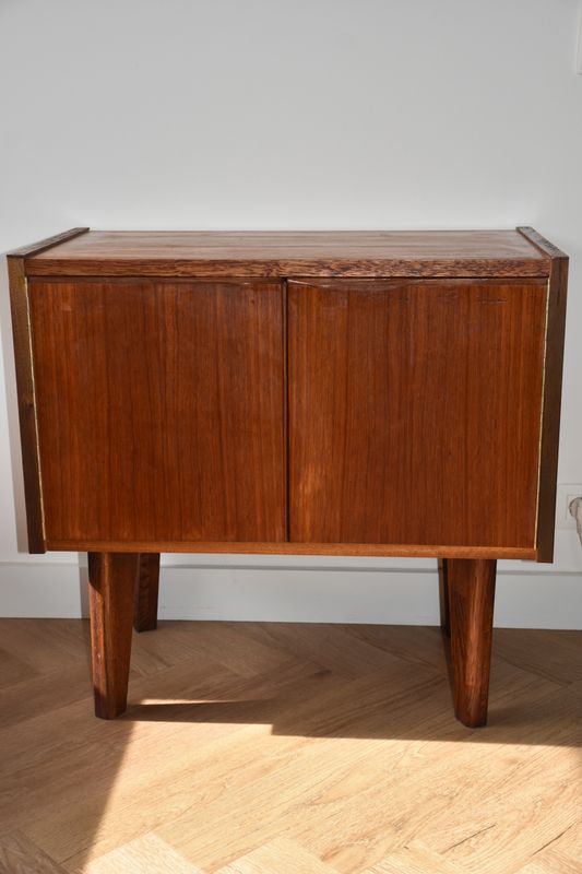 Teak cabinet with 2 doors