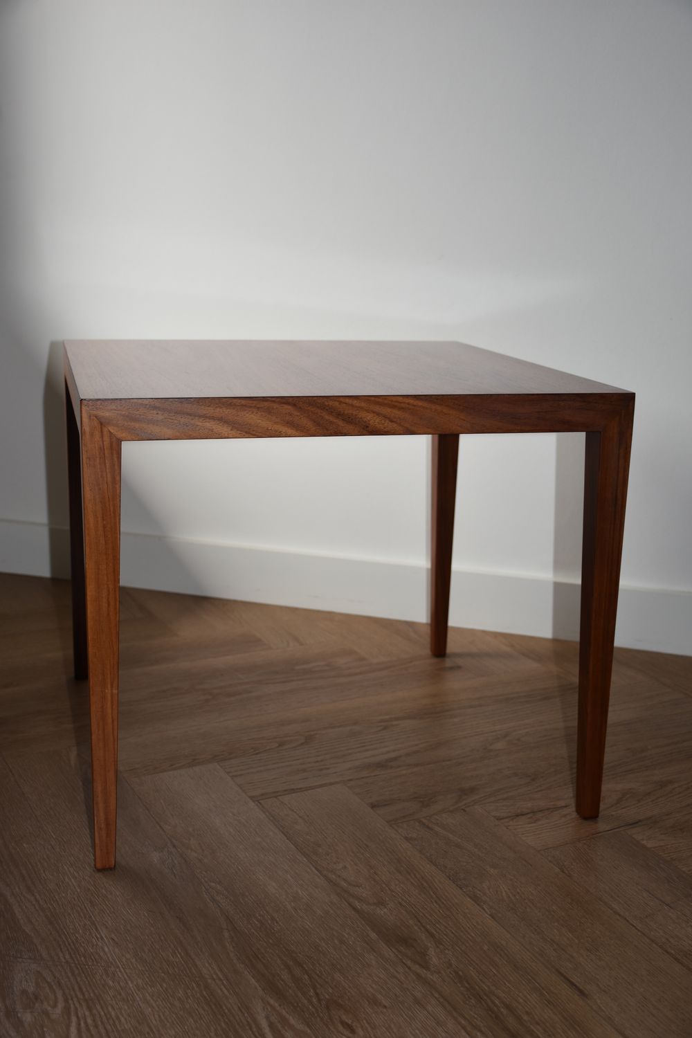 Deense design bijzettafel van Severin Hansen voor Haslev Møbelsnedkeri, uit de jaren 50/60.