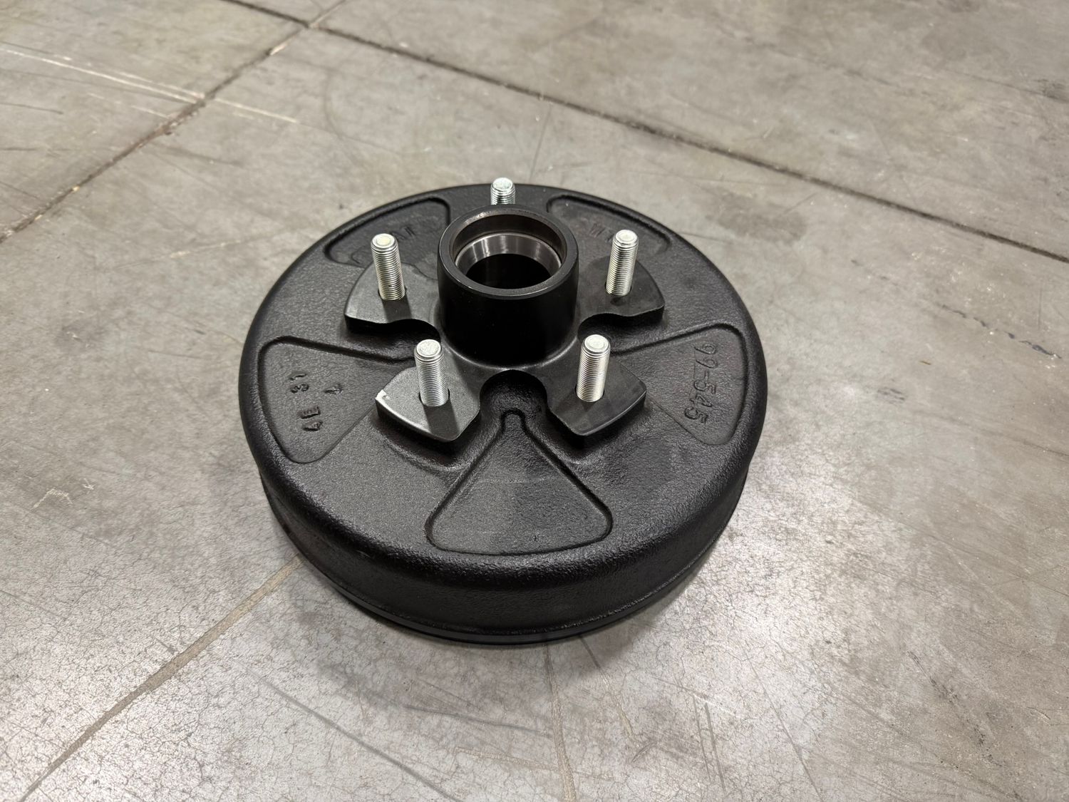 2K BRAKE DRUM WITH 5 BOLT ON 4 1/2", 1/2" STUDS
