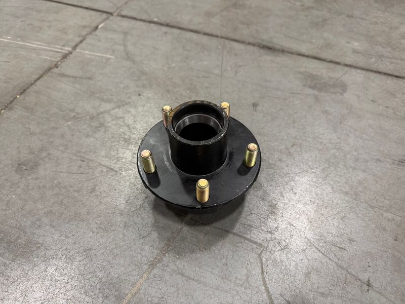 3.5K IDLER HUB 5 ON 5.5". L68111/L44610; BLACK 1/2-20 PRESS IN STUDS