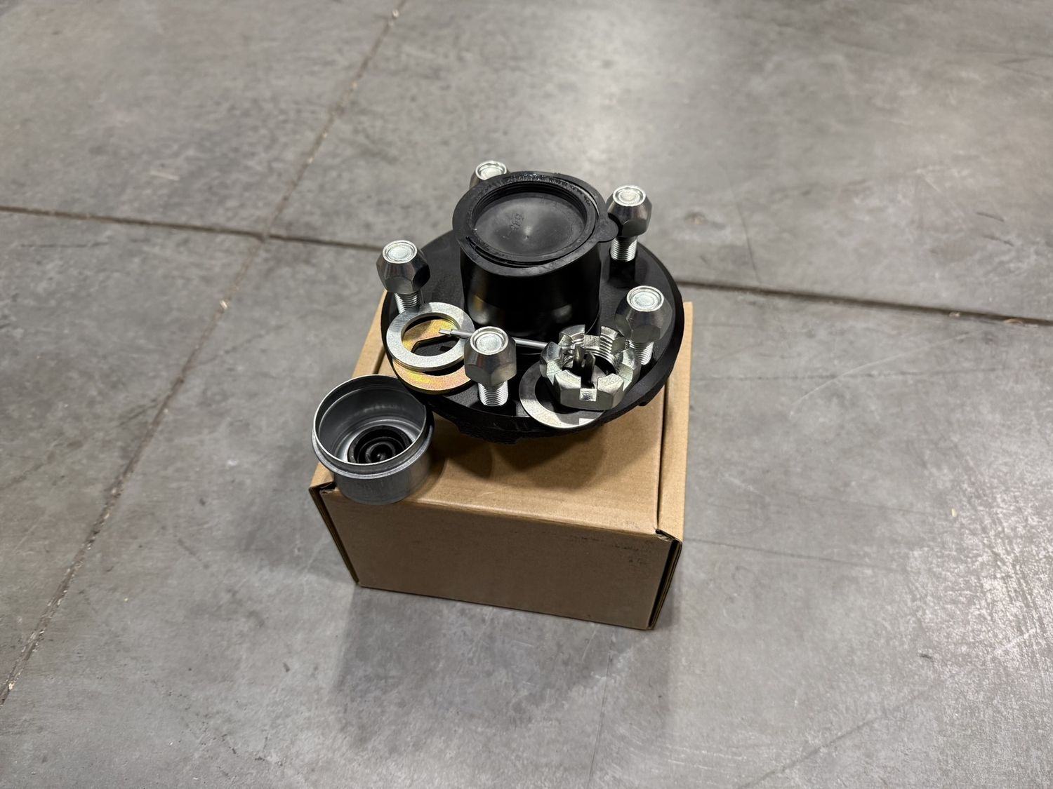 2K IDLER HUB KIT 1-1/16" BEARING 5 ON 4.5" PRE-GREASED