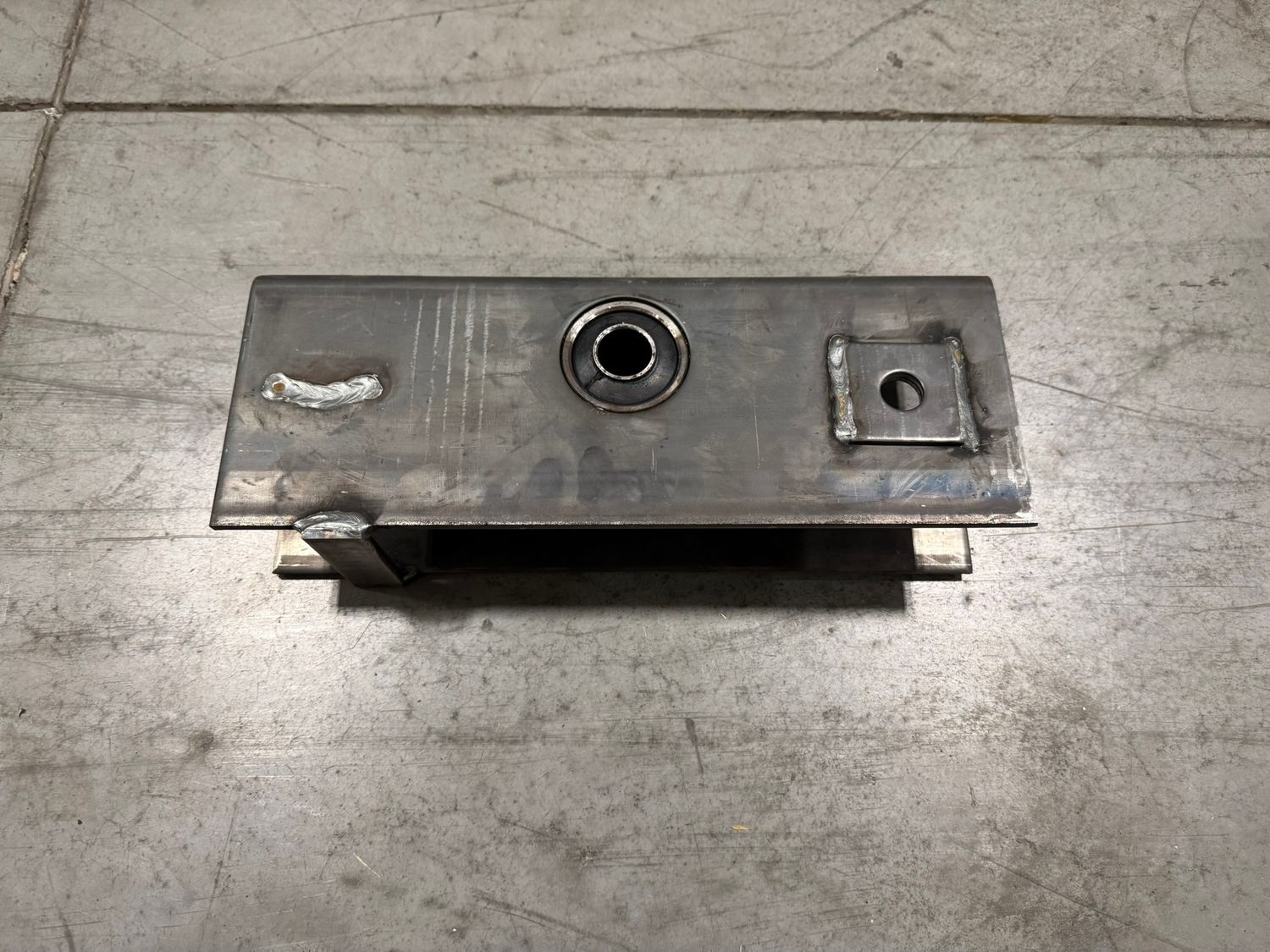 EQUALIZER FOR 2 1/2" WIDE SLIPPER SPRINGS, 18 3/8" LONG, 1" CENTER HOLE, 3/4" &amp; 1" HOLE SIZES, BOLT CENTERS 7 1/8"
