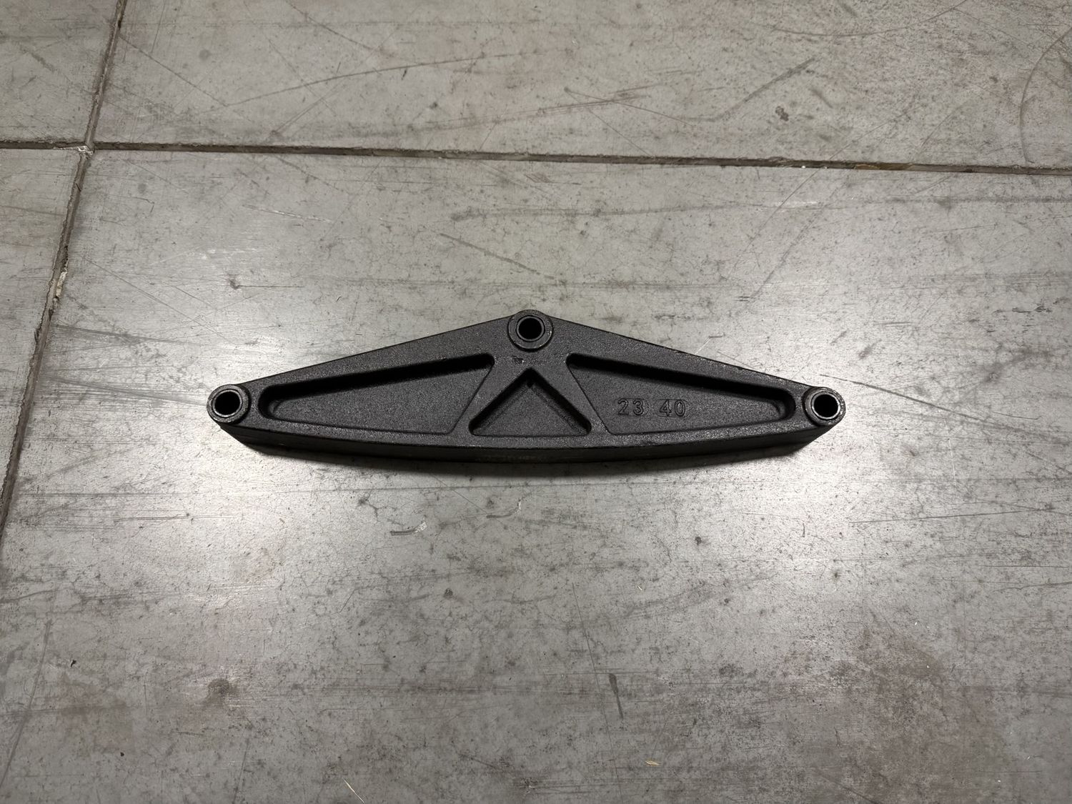 CURVED EQUALIZER FOR 1 3/4" WIDE DOUBLE-EYE SPRING, 14 3/4" LONG, 9/16" CENTER HOLE, FOR 42" AXLE CENTERS