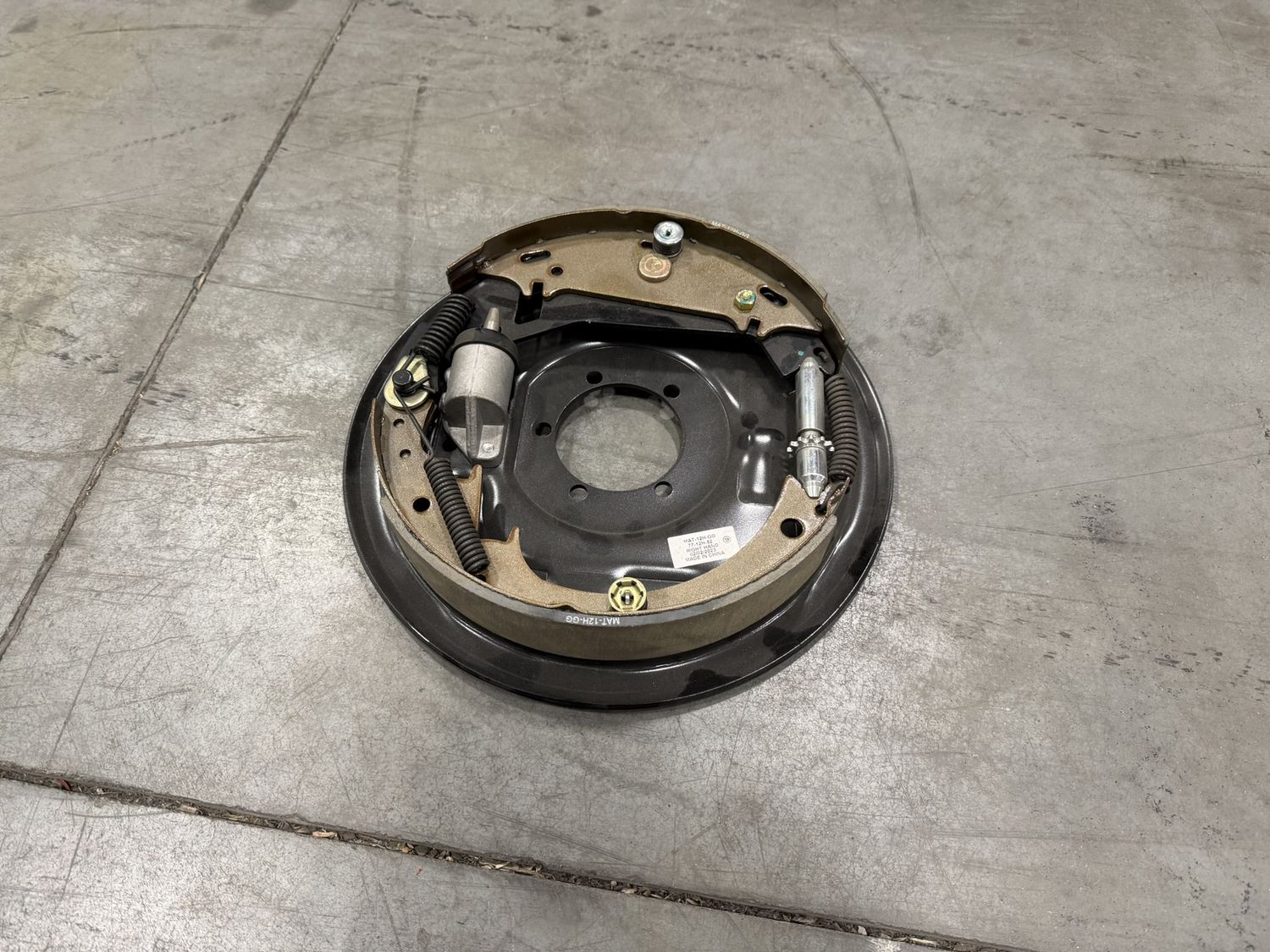 12 1/4 X 3 3/8 LH HYDRAULIC BRAKE, 10K GD AXLES, 7 HOLE, DUST SHIELD