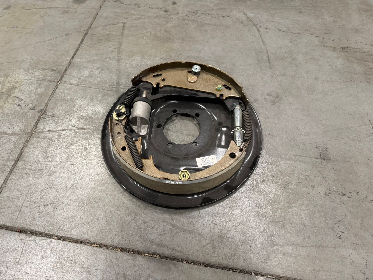12 1/4 X 3 3/8 LH HYDRAULIC BRAKE, 10K GD AXLES, 7 HOLE, DUST SHIELD