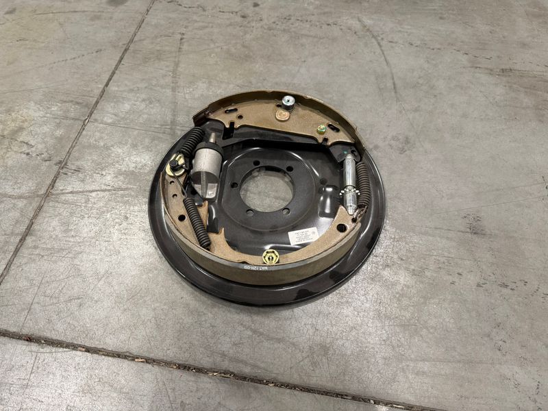 12 1/4 X 3 3/8 LH HYDRAULIC BRAKE, 10K GD AXLES, 7 HOLE, DUST SHIELD