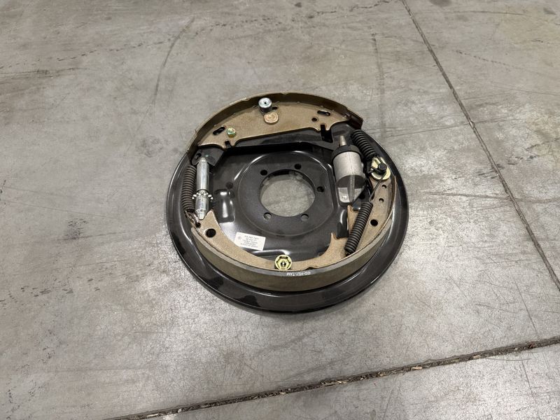 12 1/4 X 3 3/8 RH HYDRAULIC BRAKE, 10K GD AXLES, 7 HOLE, DUST SHIELD